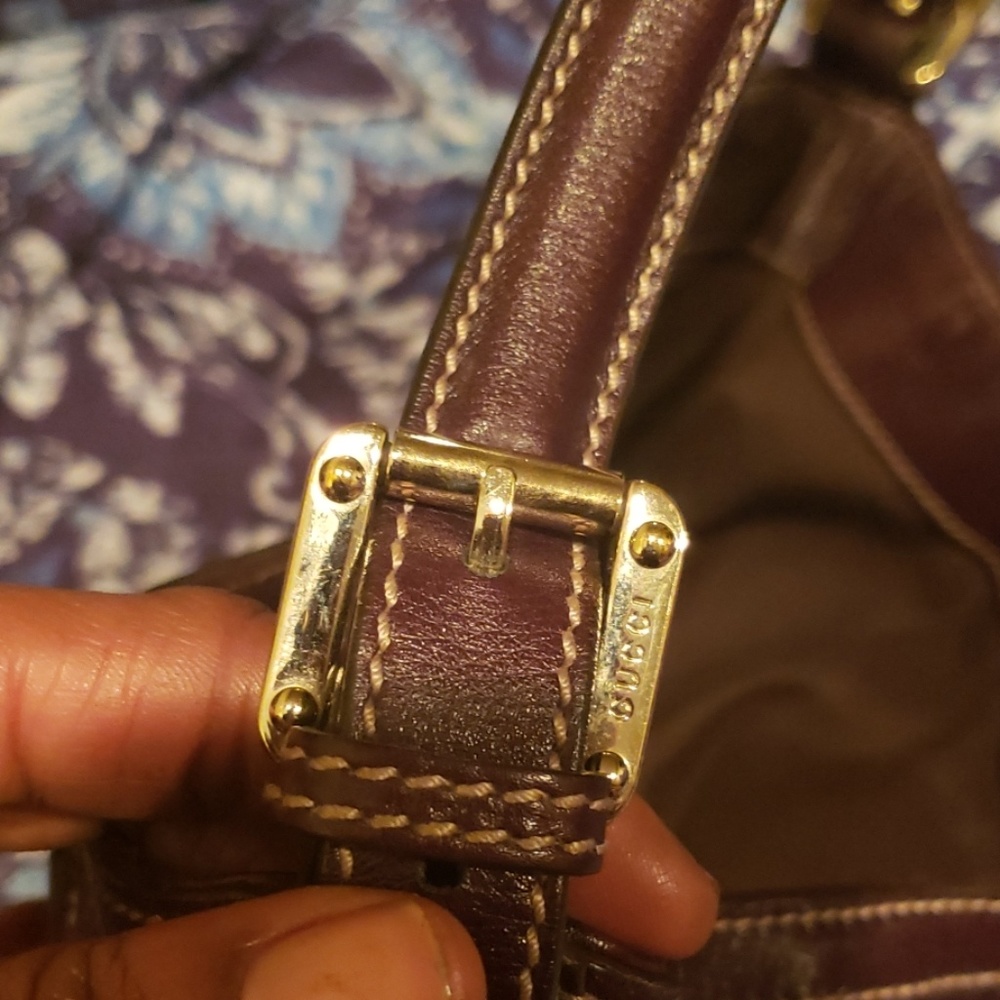 Beautiful soft brown leather. Beautiful gold that has no scratches. - Picture 6 of 8